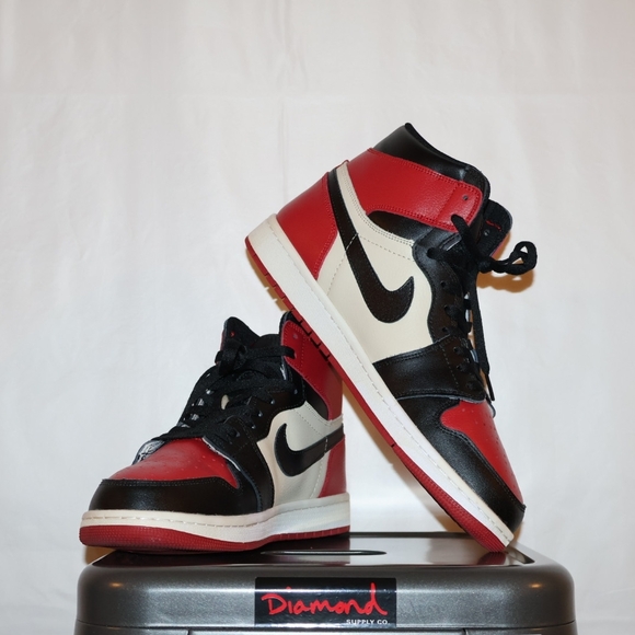 Air Jordan 1 Retro High OG "Bred" - Picture 6 of 9